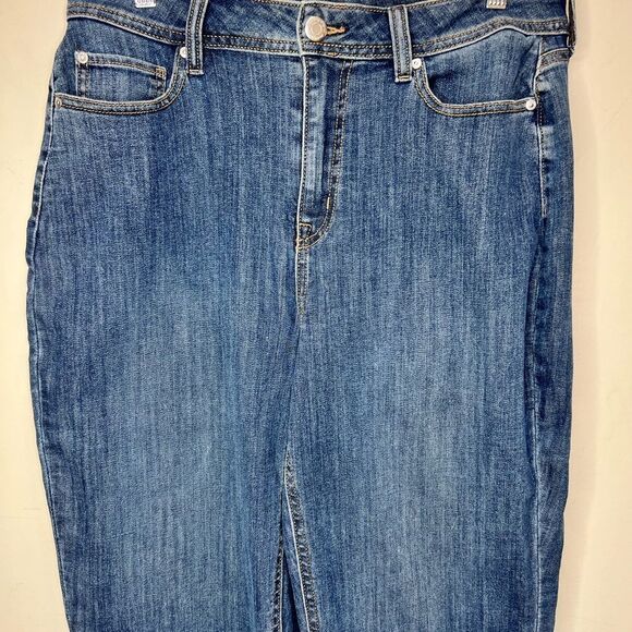 𝅺PENNINGTON’S Curvy Fit, Straight-Leg Blue Denim Capri - In Every Story Size 14 - Picture 7 of 12